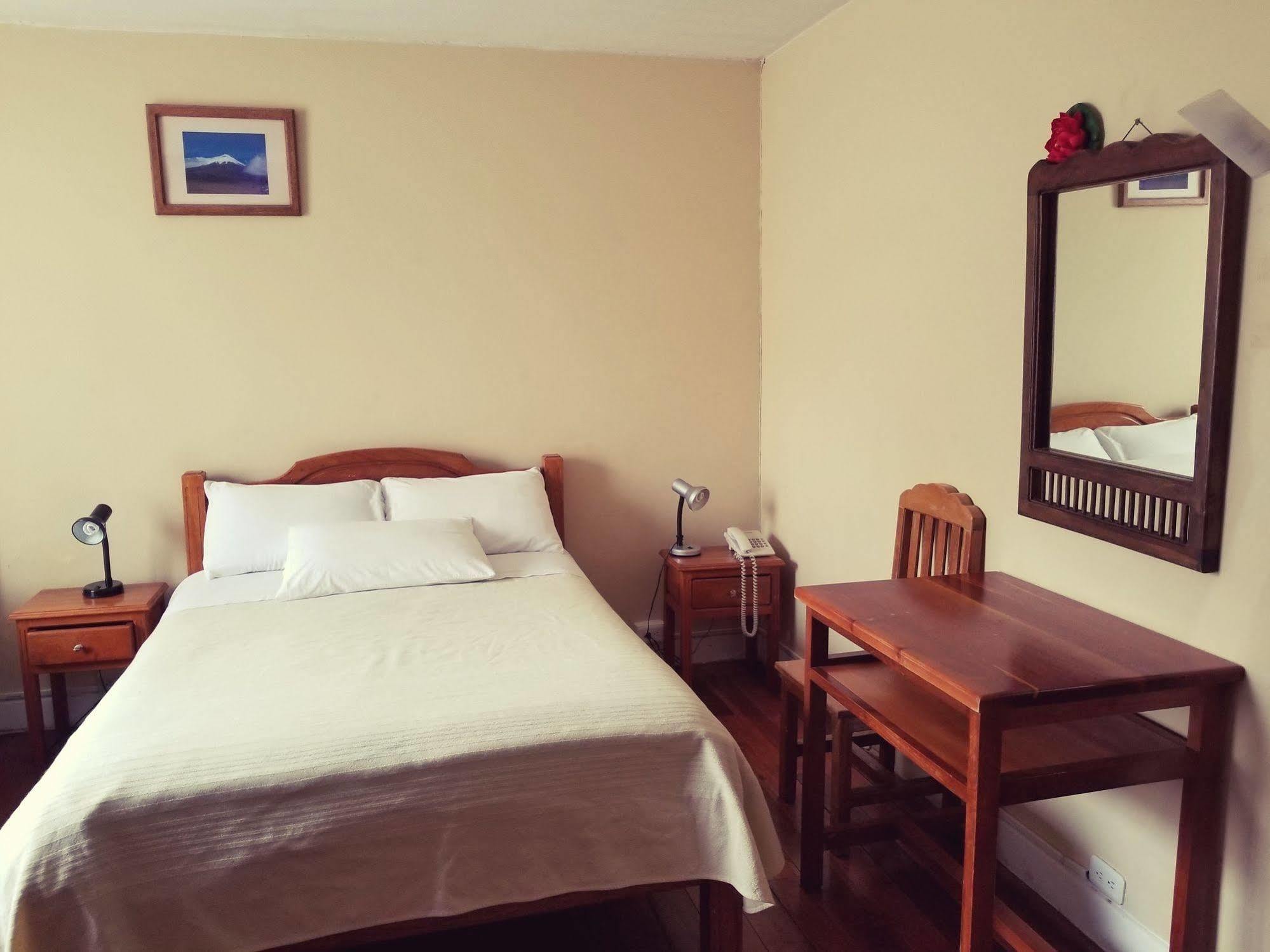 Travellers Inn Кито Экстерьер фото