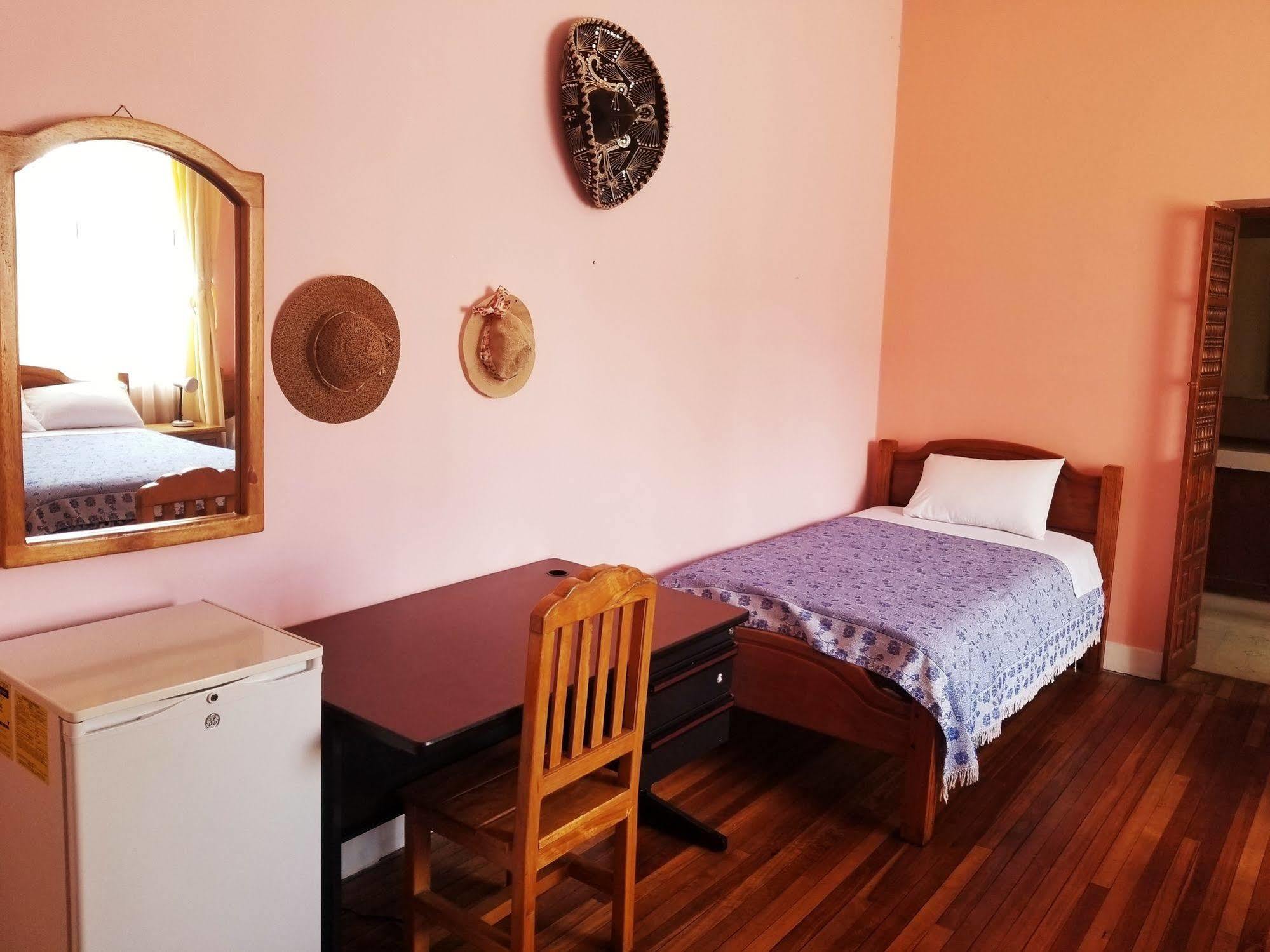 Travellers Inn Кито Экстерьер фото