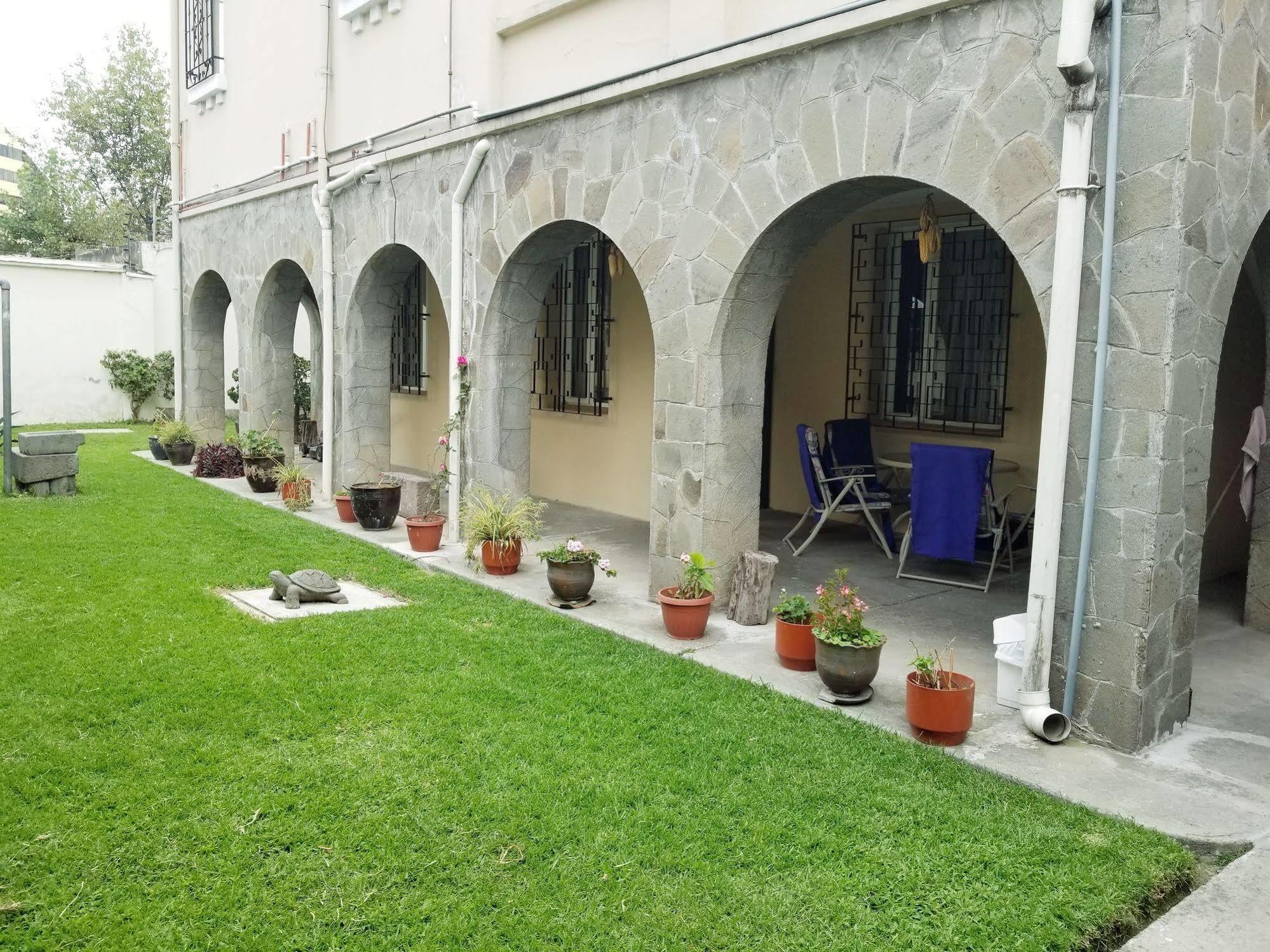 Travellers Inn Кито Экстерьер фото